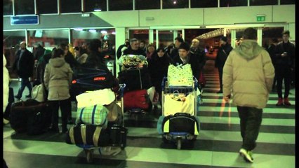 Gabimi me pasaportat. Durrës, dhjetëra emigrantë bllokohen në port