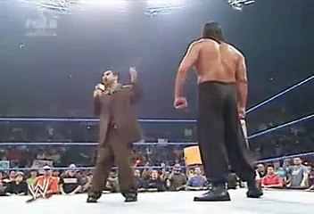 Undertaker chokeslams The Great Khali