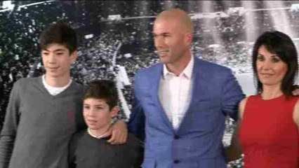 Zidane sustituye a Benítez como entrenador del Real Madrid