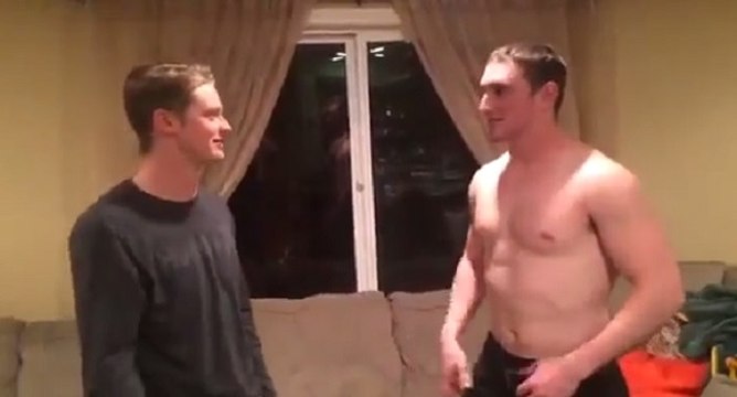 Quand deux abrutis se défient en se mettant un coup de tête