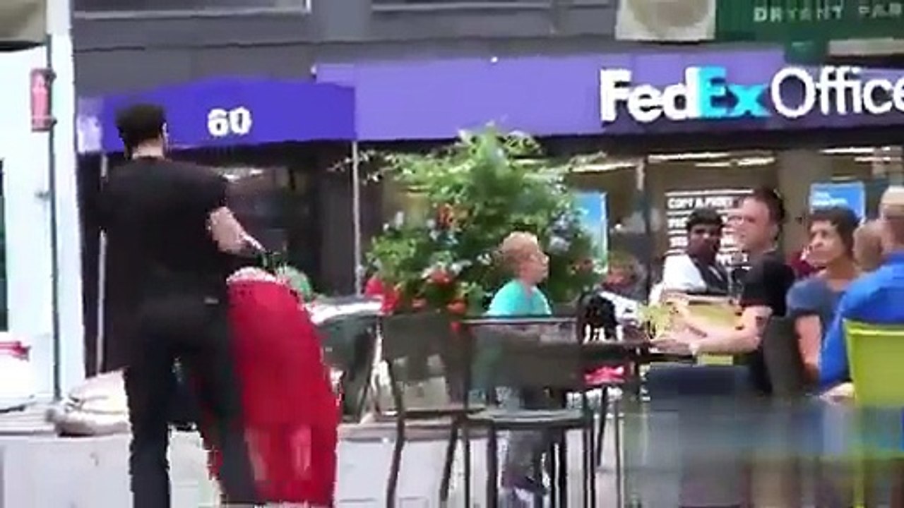 میاں بیوی جب بازار میں جھگڑا کریں گے تو ایسا تو ہو گا نا۔۔۔ - Video Dailymotion
