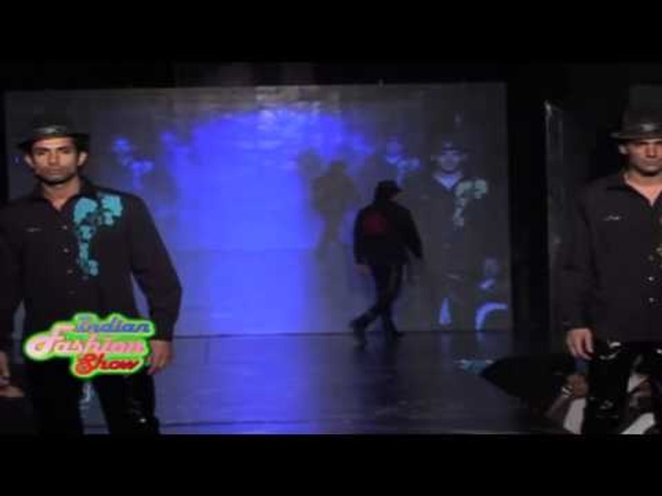 Bold & Sexy Indian Models On The Ramp