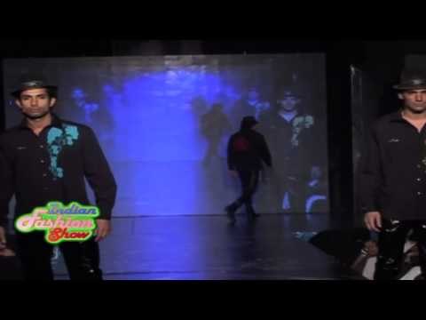 Bold & Sexy Indian Models On The Ramp