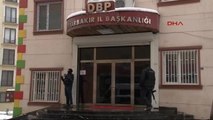 Diyarbakır'da Dbp Binasında Polis Araması: 2 Kişi Gözaltında -1