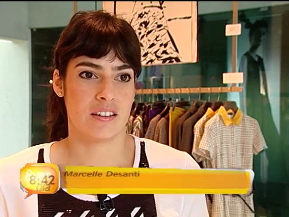 Tijeras, tiza y lapicero para confeccionar una blusa