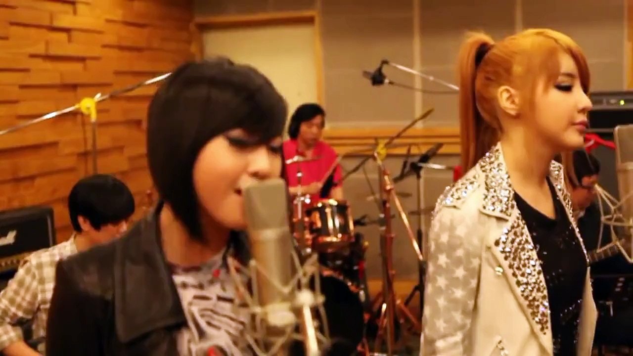 2NE1 - LONELY [HD New Version]