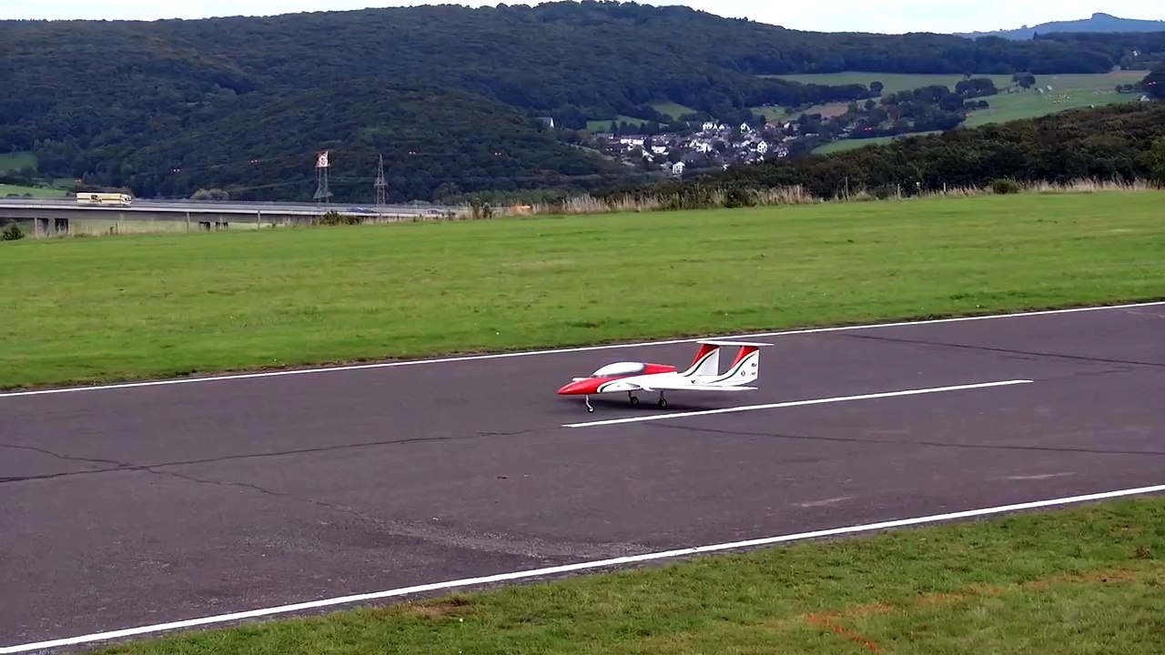 JSM XCALIBUR RC TRAINER SPORT TURBINE JET FLIGHT DEMO / Jetpower Messe 2015