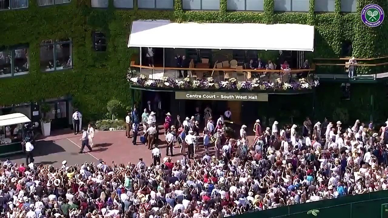 Champion Serena greets the fans