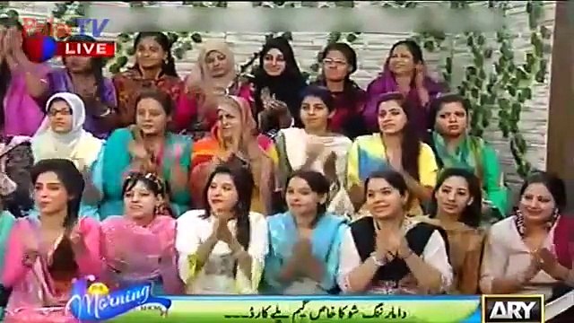 Amir Liaquat Flirting Sanam Baloch in LIVE Show -> Must Watch