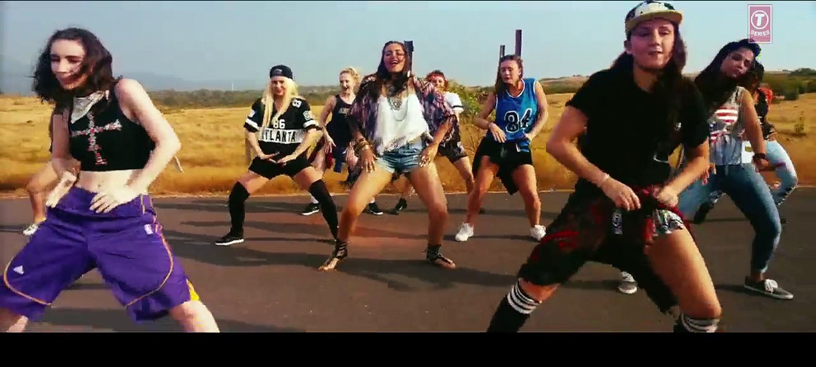 Aaj Mood Ishqholic Hai' Full Video Song - Sonakshi Sinha, And Imran Malik Meet Bros - T-