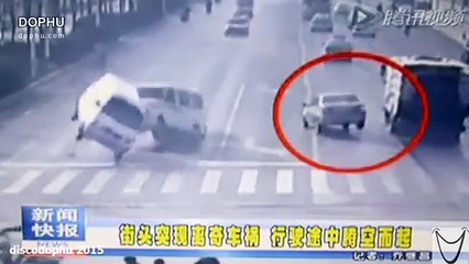 GHOST VIDEO - 10 Scary Ghost Caught On CCTV Cameras