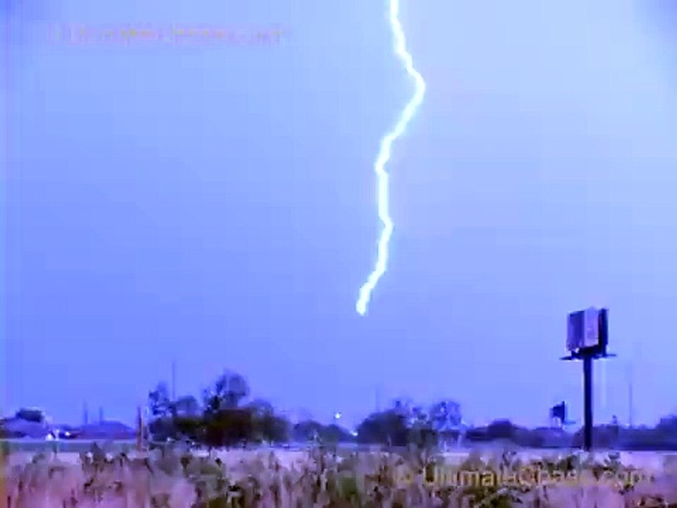 AMAZING Lightning Storm strikes 8 Times !! Exclusive Video