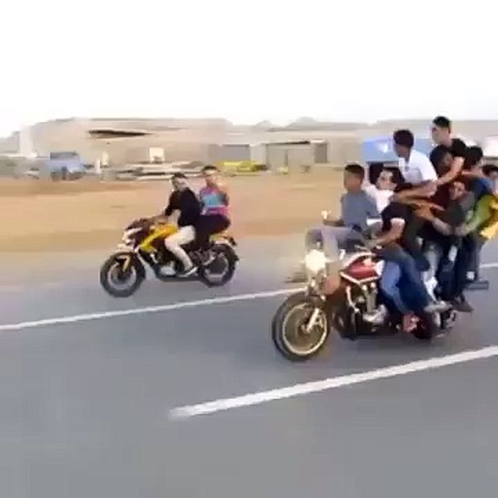 Crazy Arab Biker doing 1 wheeling with 10 boys amazing stunt