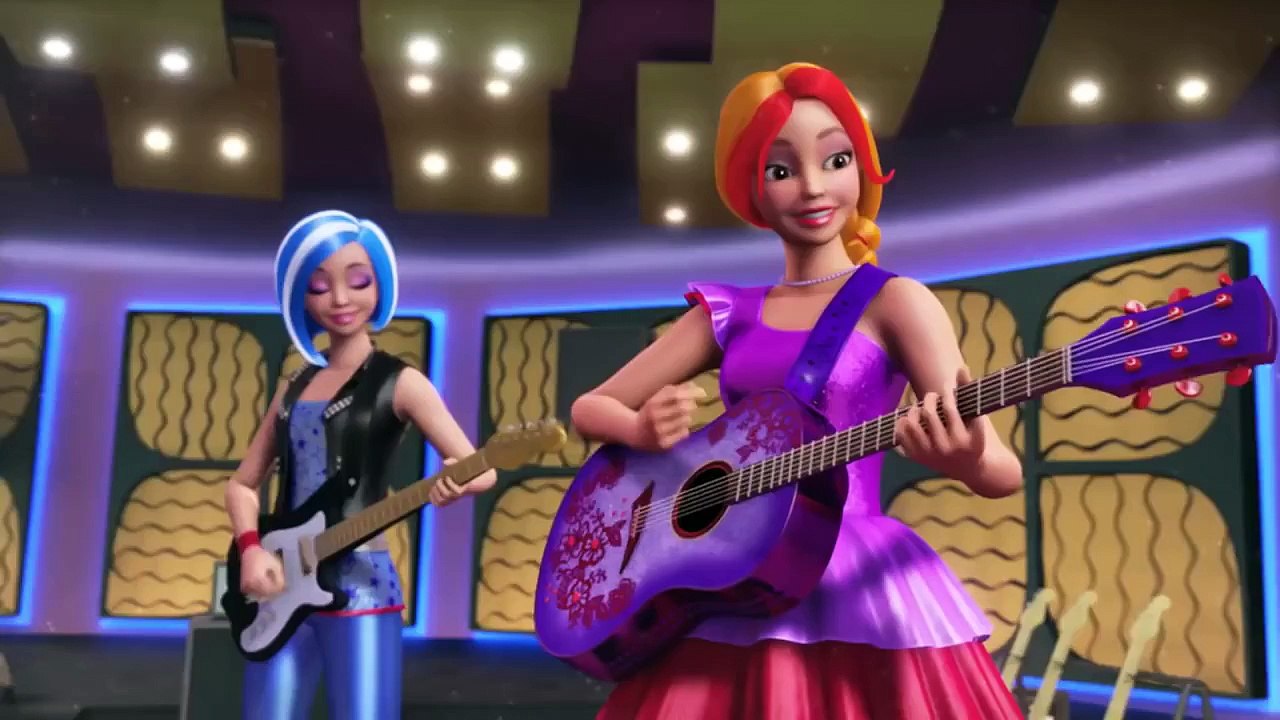 Camille Lou interprète la chanson Barbie® Elevons nos voix : le making-of