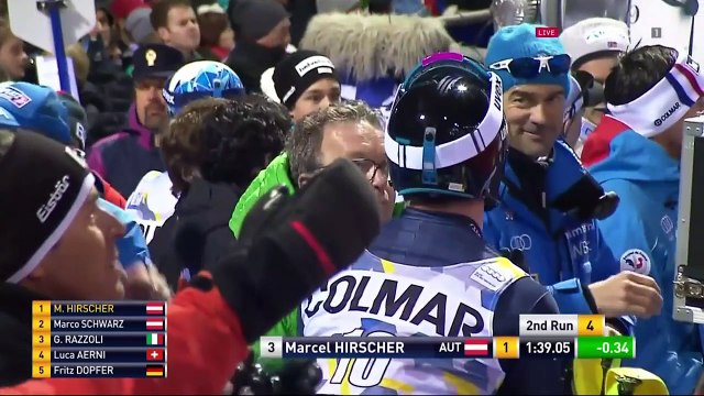 Un drone se crashe juste à côté d'un skieur