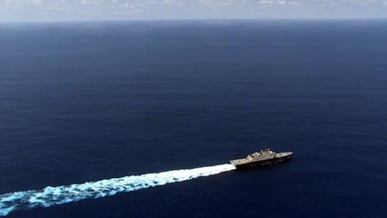 Télécharger la video: US Navy Boat Chased by Chinese Army Ship US Patrols on South China Sea