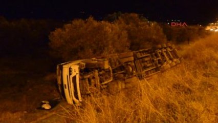 Manisa - Tuğla Yüklü Tır Zeytinliğe Devrildi