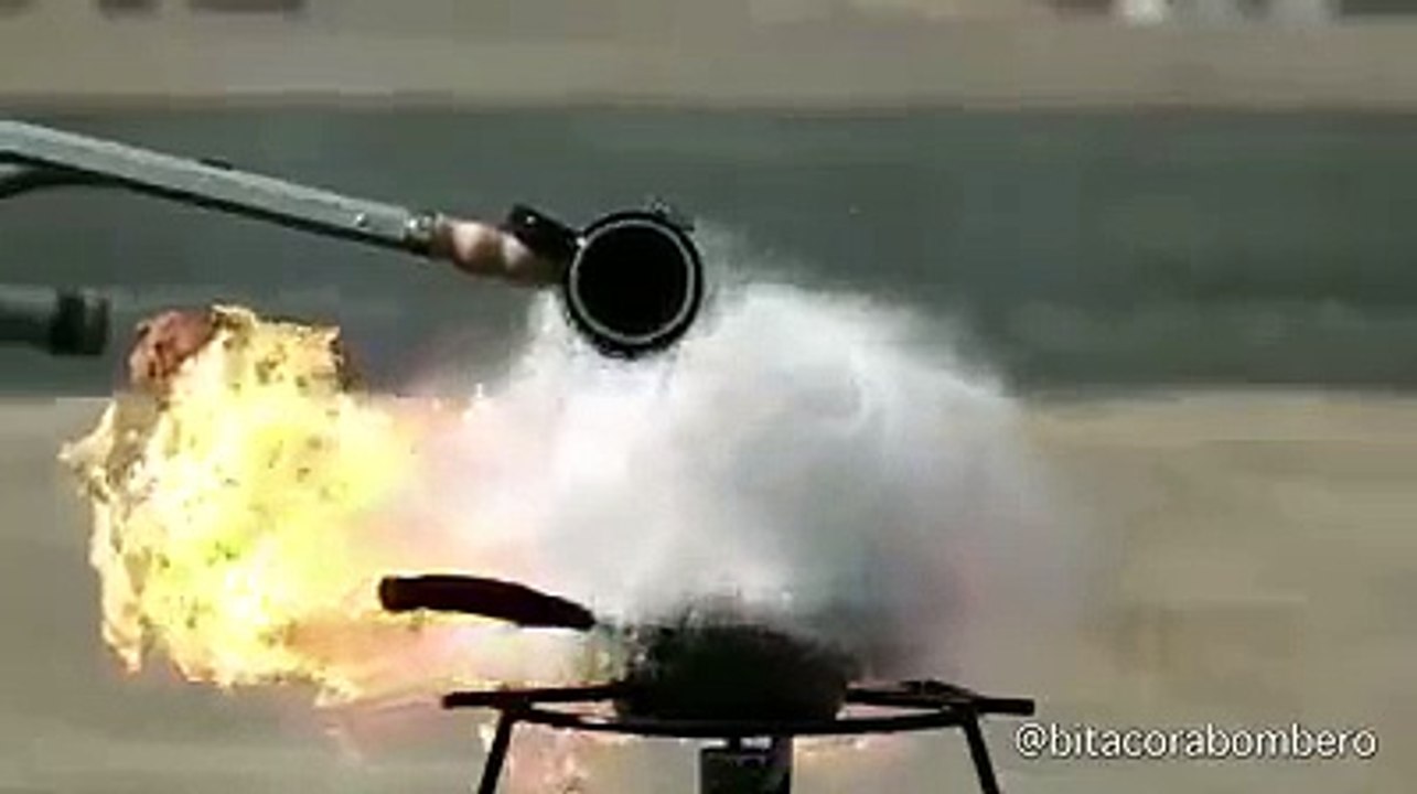 Do not put water in the oil