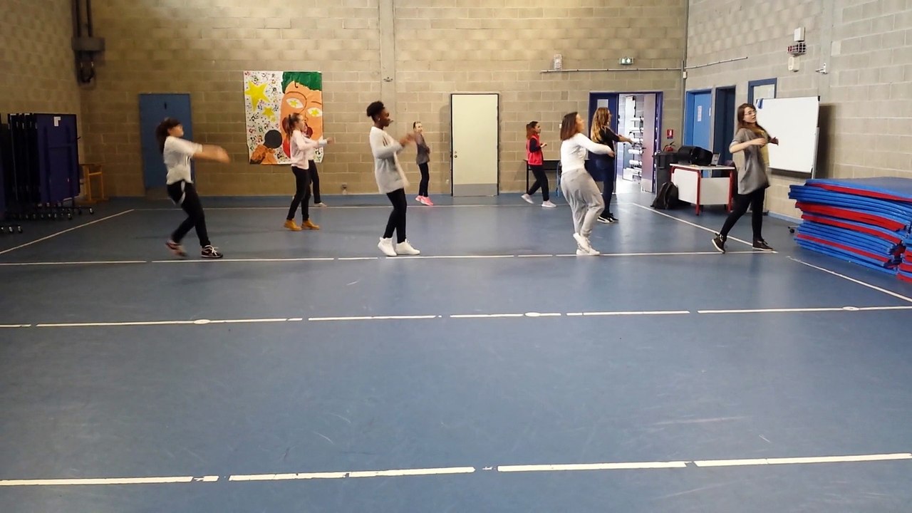 1- Flashmob _Sapé comme Jamais_ de face