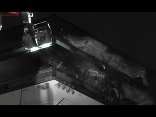 Napoli - Capodanno, balcone in fiamme a causa di un razzo (01.01.16)