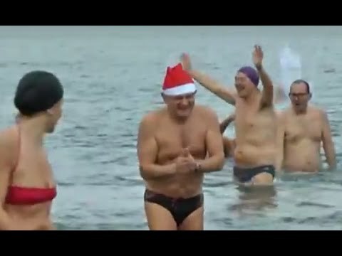 Napoli - A Marechiaro bagno ghiacciato per il Cimento di Capodanno (01.01.16)