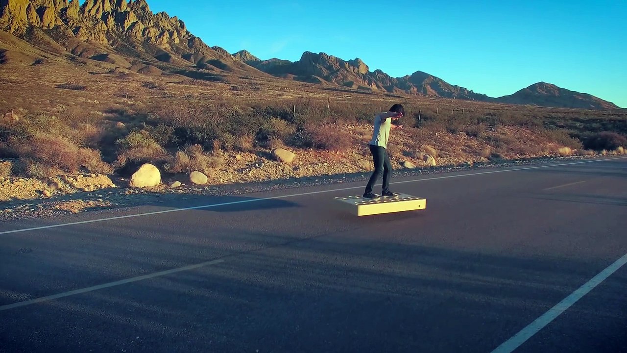 Un designer crée un hoverboard véritablement capable de voler