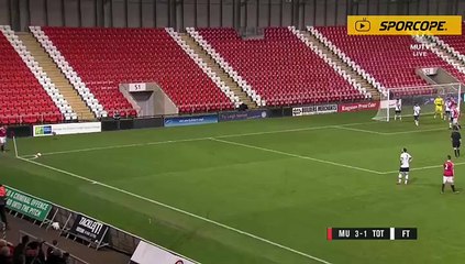 Genç ManUlu kornerden attı!