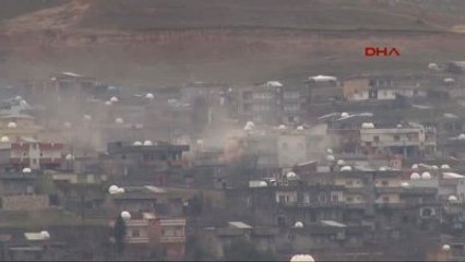 Cizre'de Çatışmalar Sürüyor, Bazı Aileler Camiye Sığındı