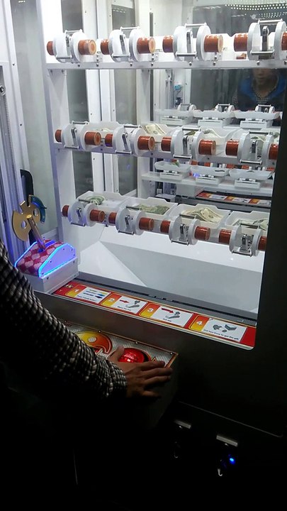 axe master prize vending game machine:hot and popular prize vending game machine(hui@hominggame.com)