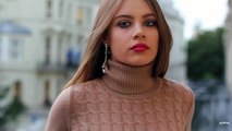 Sexy Lady Xenia Tchoumitcheva mostra le sue grazie erotiche di modella