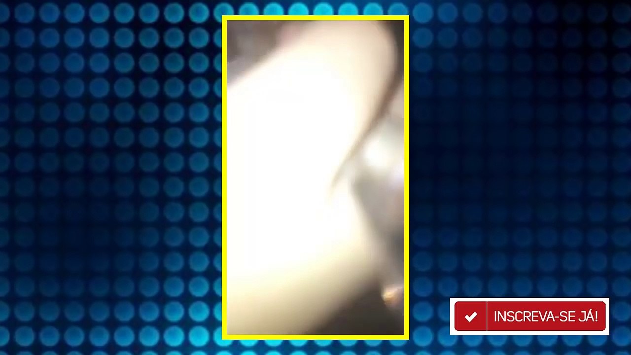 João Guilherme e Larissa Manoela tem um gordinho comendo