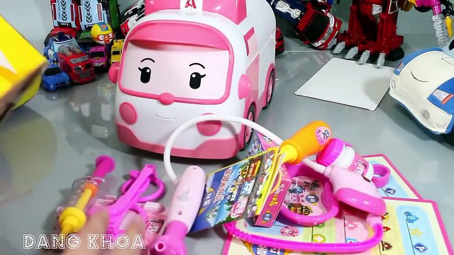 Đồ chơi xe ô tô cứu thương Robocar Poli khám bệnh cho ôtô bị ốm