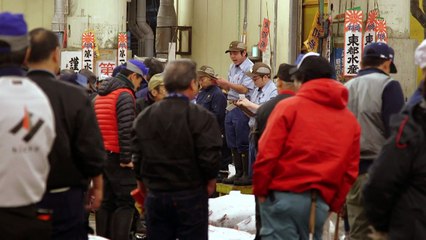 Japon: un thon rouge de 200 Kg vendu plus de 100.000 euros