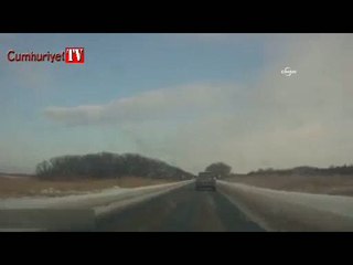 Karlı yolda korkunç kaza anı