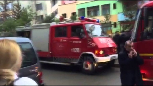 PA KOMENT - Zjarr në një kopësht në Tiranë- Top Channel Albania - News - Lajme