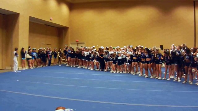 Une pom-pom girl de 16 ans réalise une performance incroyable