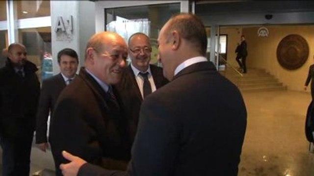 Dışişleri Bakanı Çavuşoğlu, Fransa Savunma Bakanı Jean Yves Le Drian ile Görüştü