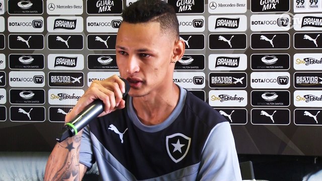 Neilton revela detalhes da renovação com Bota e traça metas