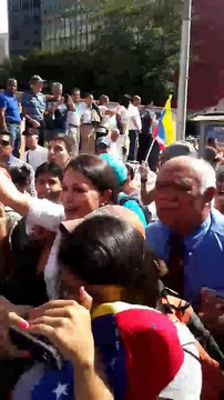 Así fue la llegada de María Corina Machado a los alrededores de la Asamblea Nacional