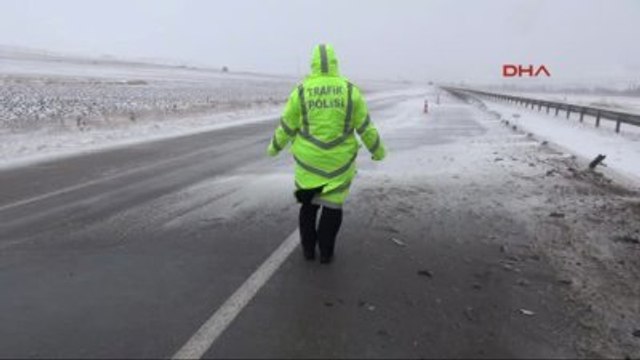 Sivas - Tır'a Saplanan Bariyeri Afad Ekibi Çıkardı