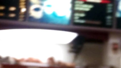 Raton Laveur en mode mission impossible pour voler un Donuts