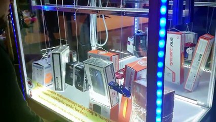 How to Win a Prize from a Crane Machinebarber cut, Makasmatik, Oyuncak kapma makinesi