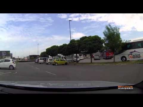 Автомобиль Volkswagen не справился с управлением на мокрой дороге дтп авария Volkswagen