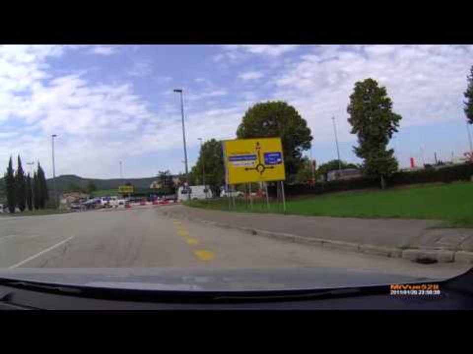 Автоледи попала в нелепое ДТП из за вопиющего хамства на дороге