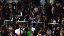 Roberto Mancini ve Ergin Ataman taraftara eşlik ediyor