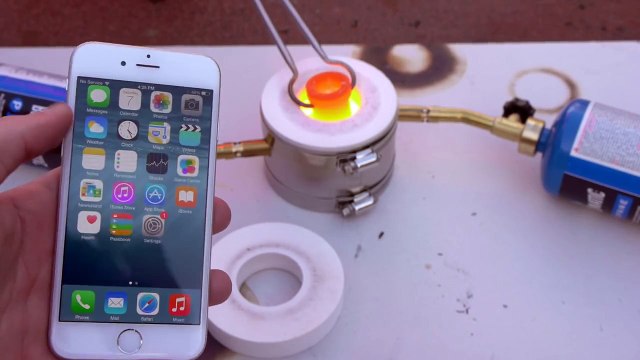 Pouring Molten Aluminum Over An iPhone 6