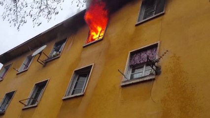 DY ZJARRE BRENDA PAK ORESH NE TIRANE