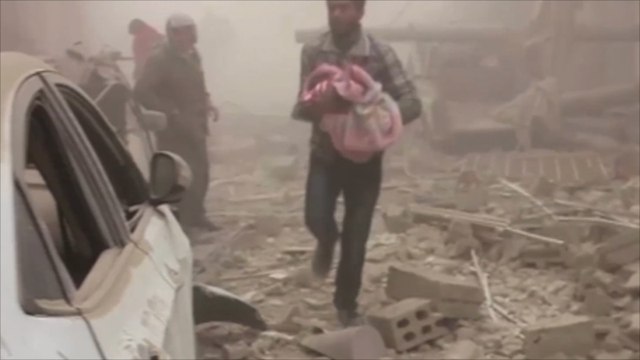 الطائرات الروسية تقصف الغوطة الشرقية بقنابل عنقودية