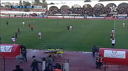 جماهير تقتحم ارضية الملعب وتوقف مباراة الجيش وبركان