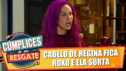 Regina aparece de cabelo roxo